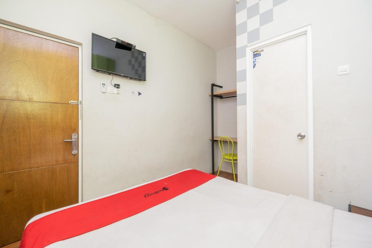 Reddoorz @ Darmo Surabaya Otel Dış mekan fotoğraf