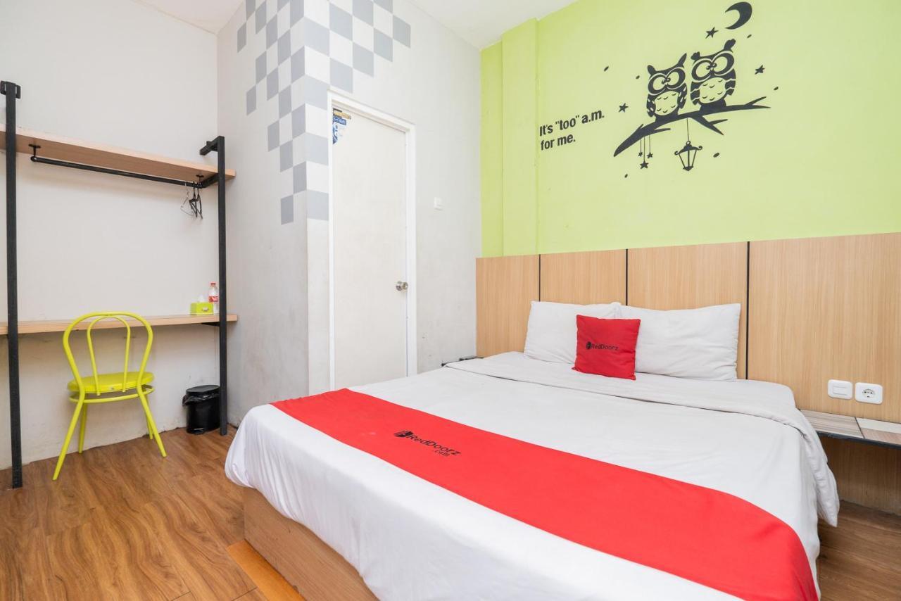 Reddoorz @ Darmo Surabaya Otel Dış mekan fotoğraf