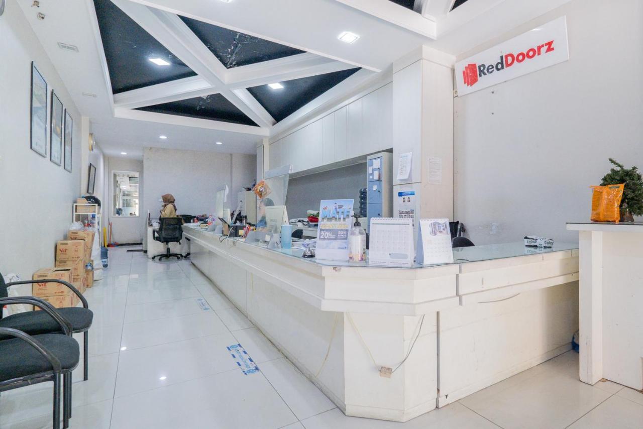 Reddoorz @ Darmo Surabaya Otel Dış mekan fotoğraf